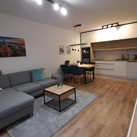 Bpr Space Grey Home With Balcony Budapest Exterior photo